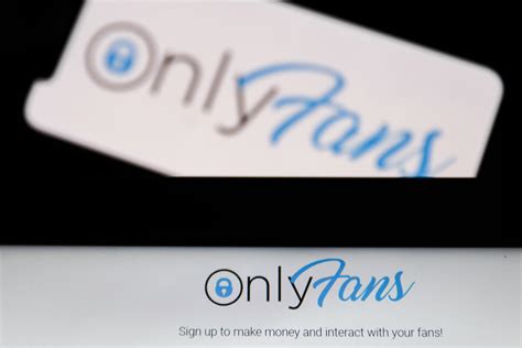 OnlyFans bans sexually explicit conduct, but nudity is。